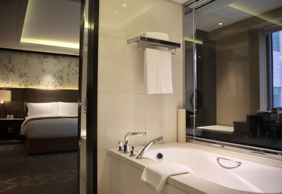 Beijing Oriental Mao HotelDeluxe Suite