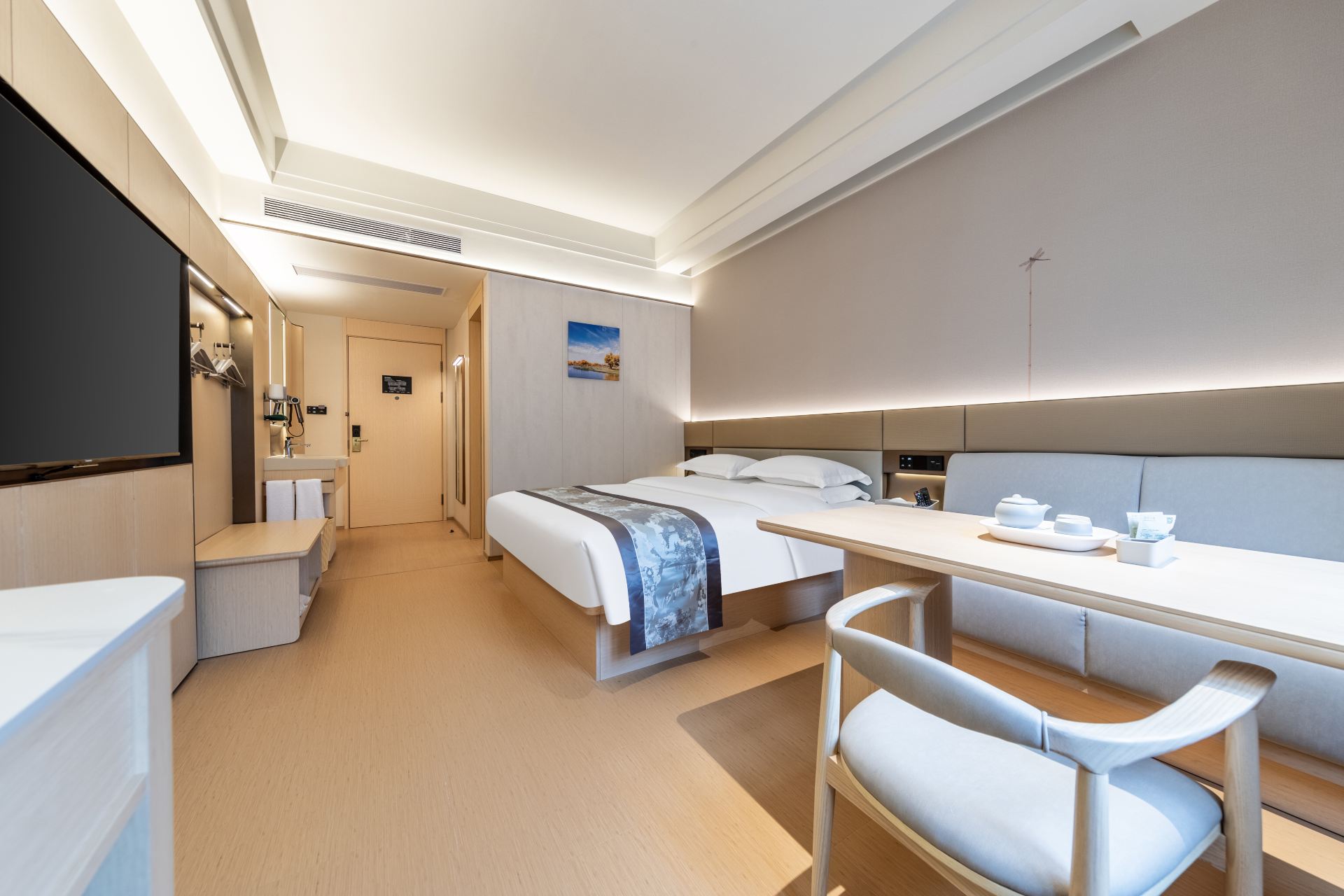 Intelligent Comfortable King-Size Bed Room