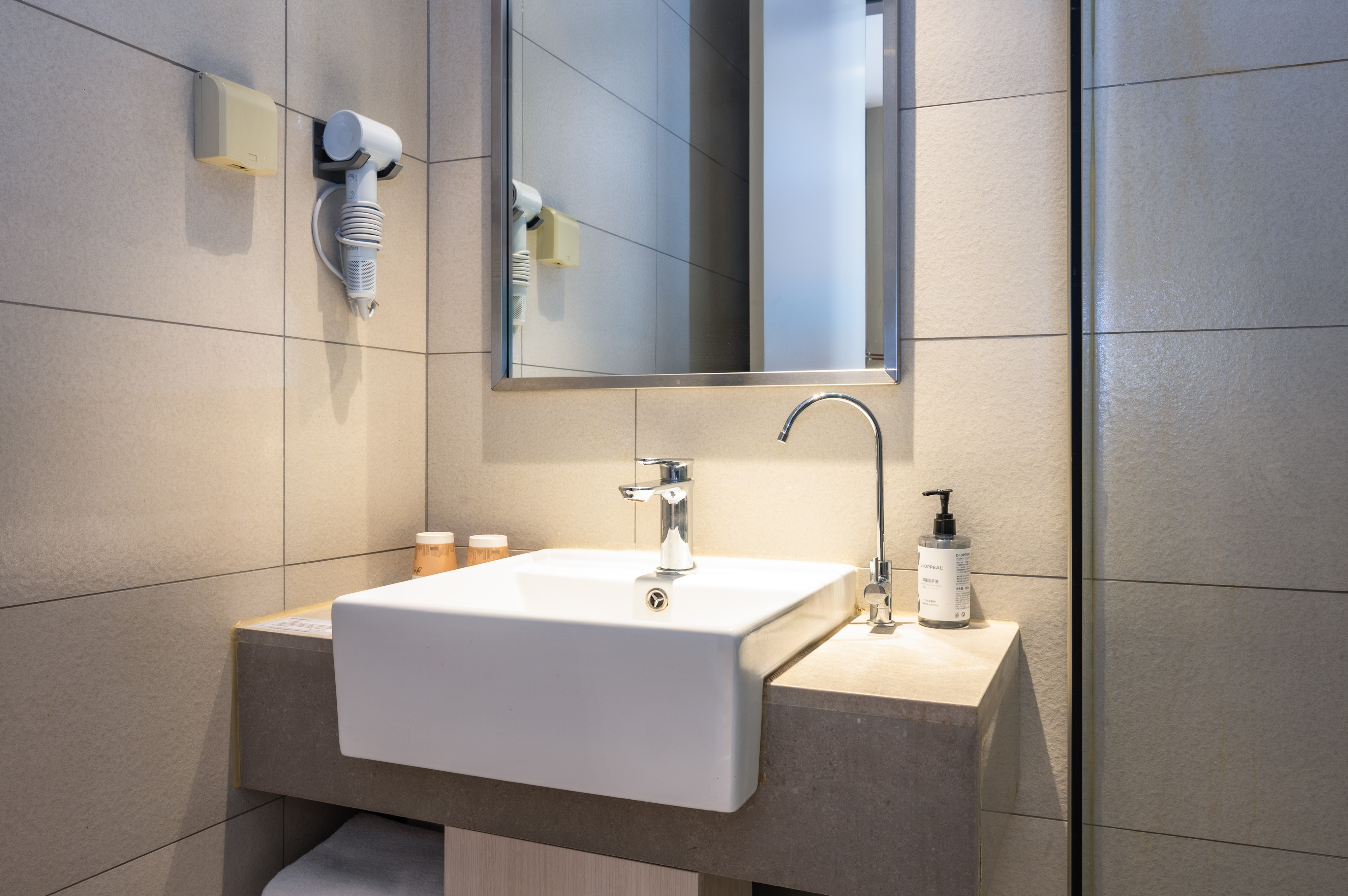 商务大床房（房间地暖）