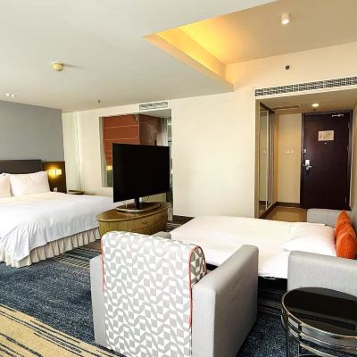 高級房（超大床·更大面積+梳化床） 大連海尊智選假日飯店優惠