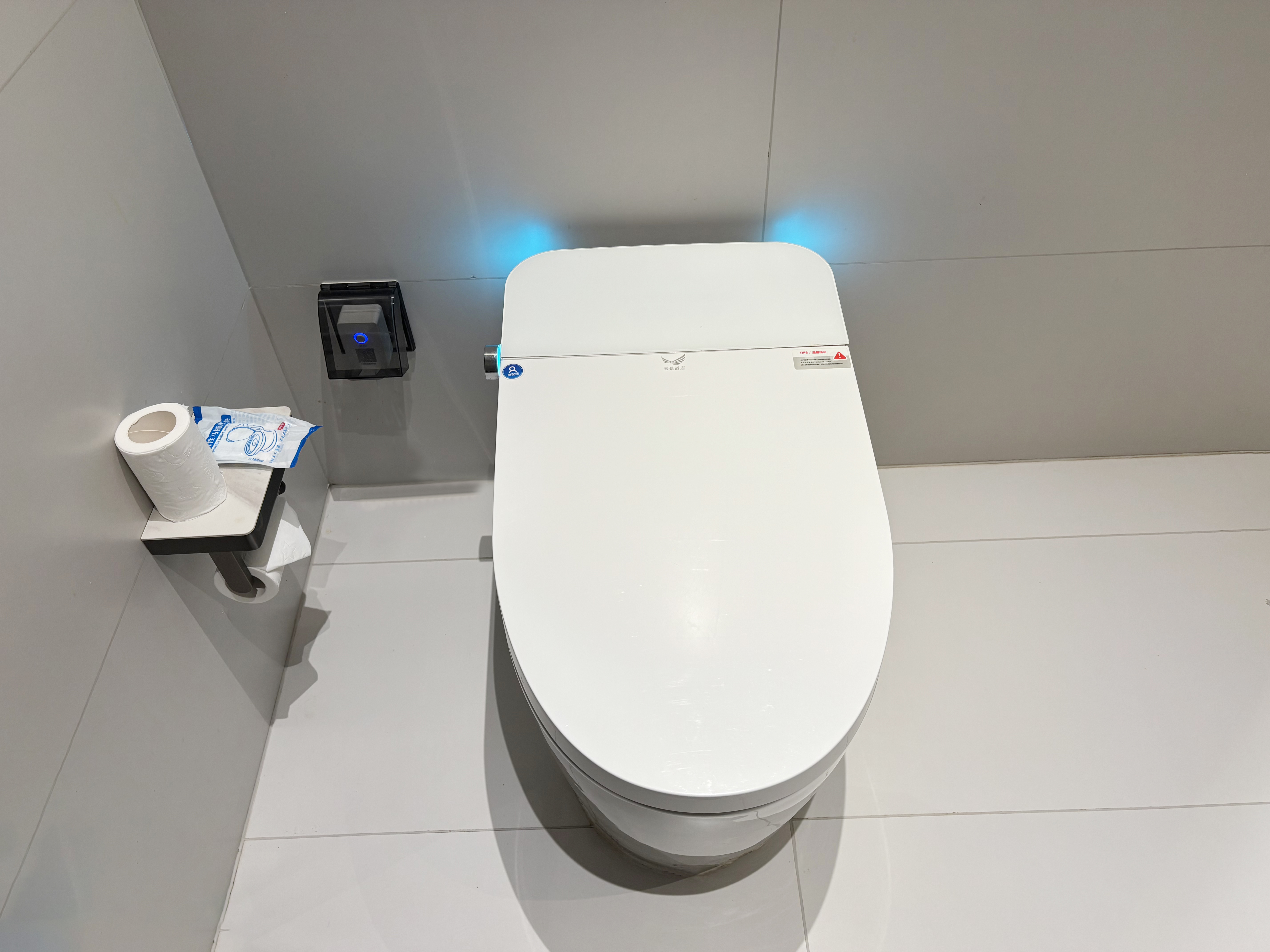 阳光大床房（全屋地暖+全屋智能+乳胶枕+沙发）