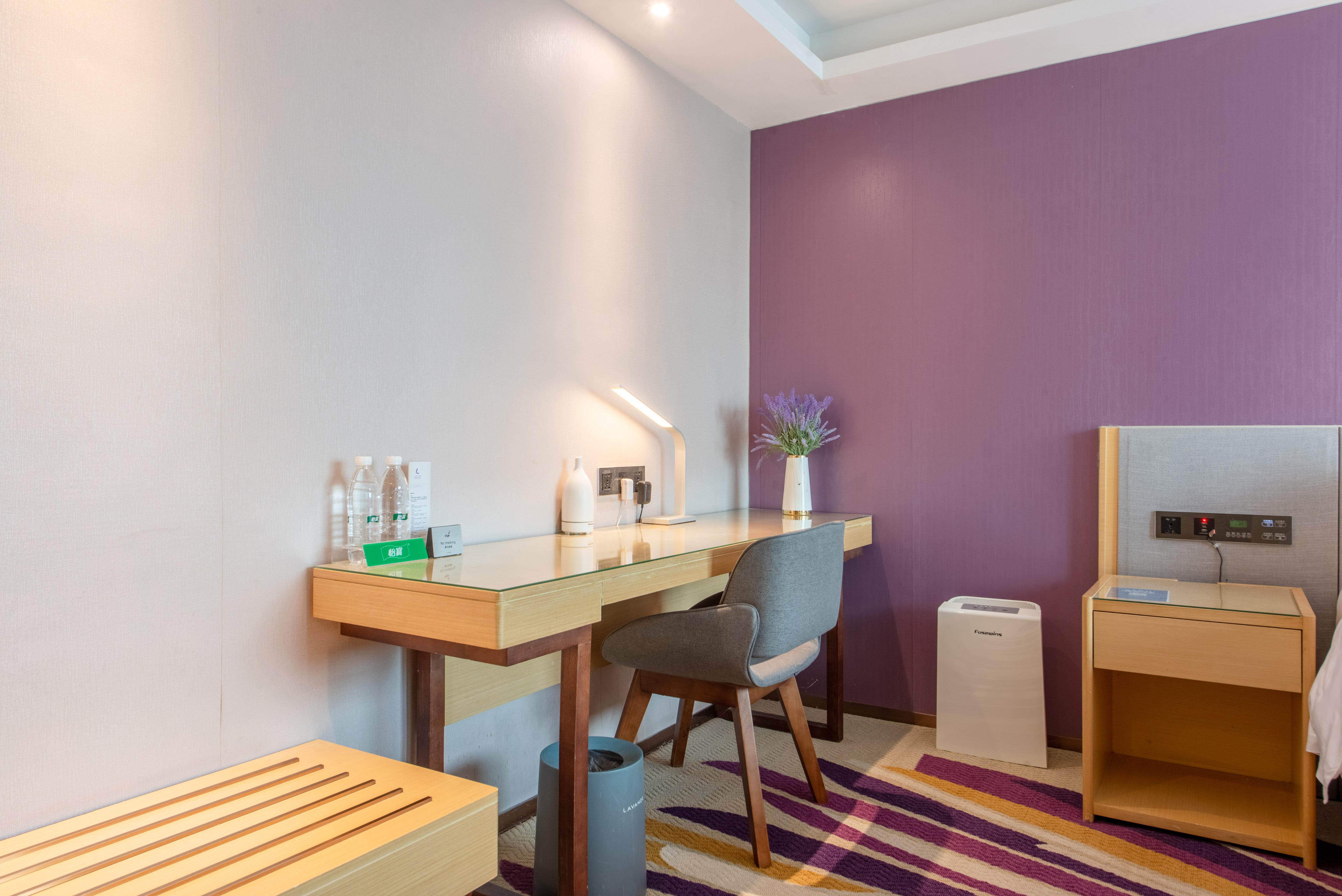 Lavande Hotel (Huawei Gangtou Metro Station)商务大床房 [零压床垫＋超大落地镜＋商务办公桌]