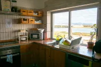 WaxHostel & Apts