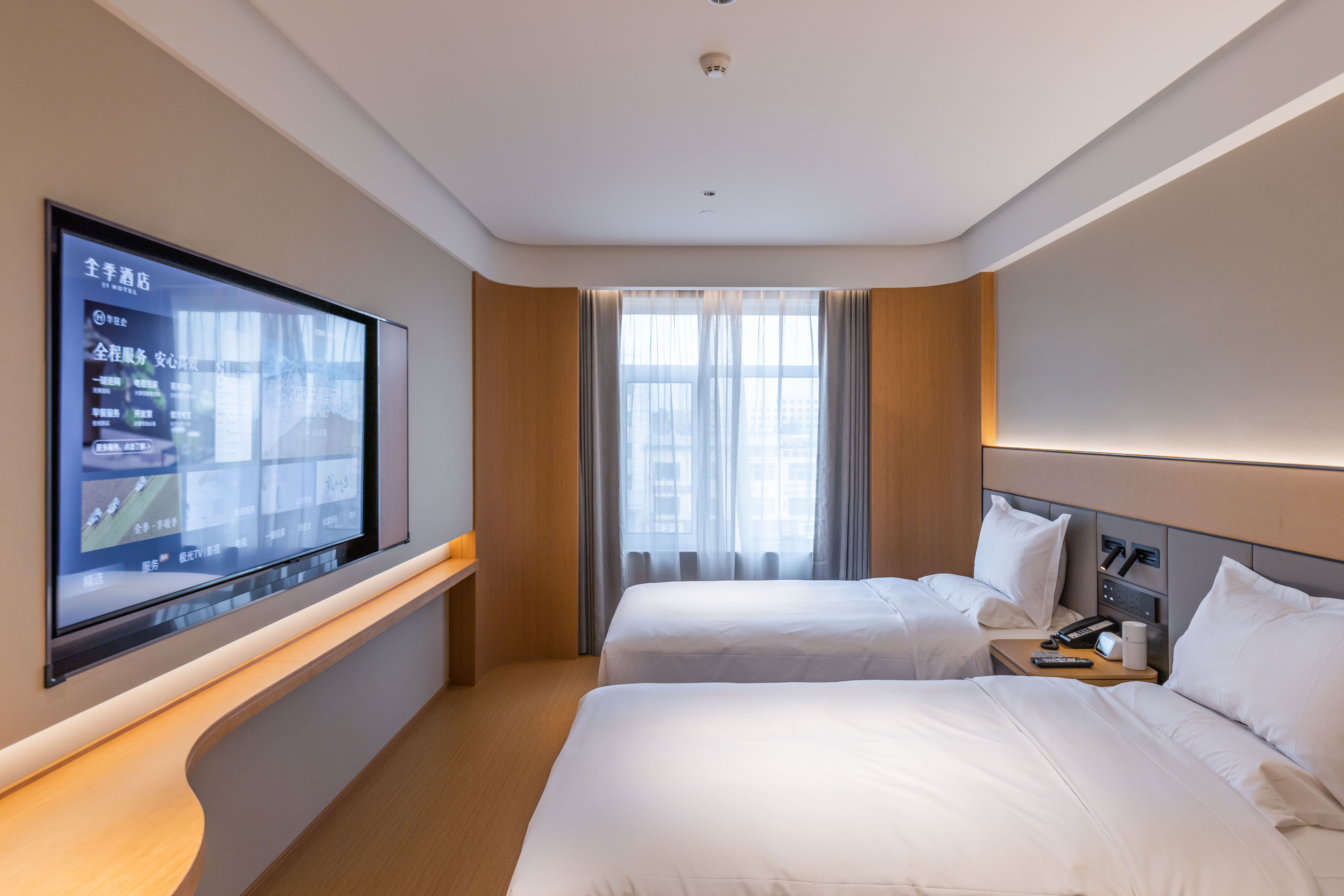 高级双床房【投屏电视+迷你冰箱+休闲茶具+品牌洗护】