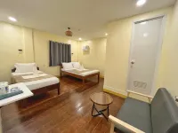 Cozy Coron Inn