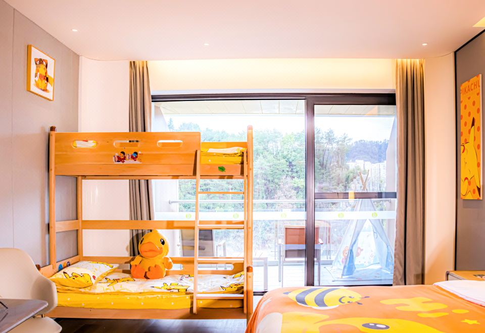 MINHO INTERNATIONAL RESORTB.duck Themed Parent-child Room