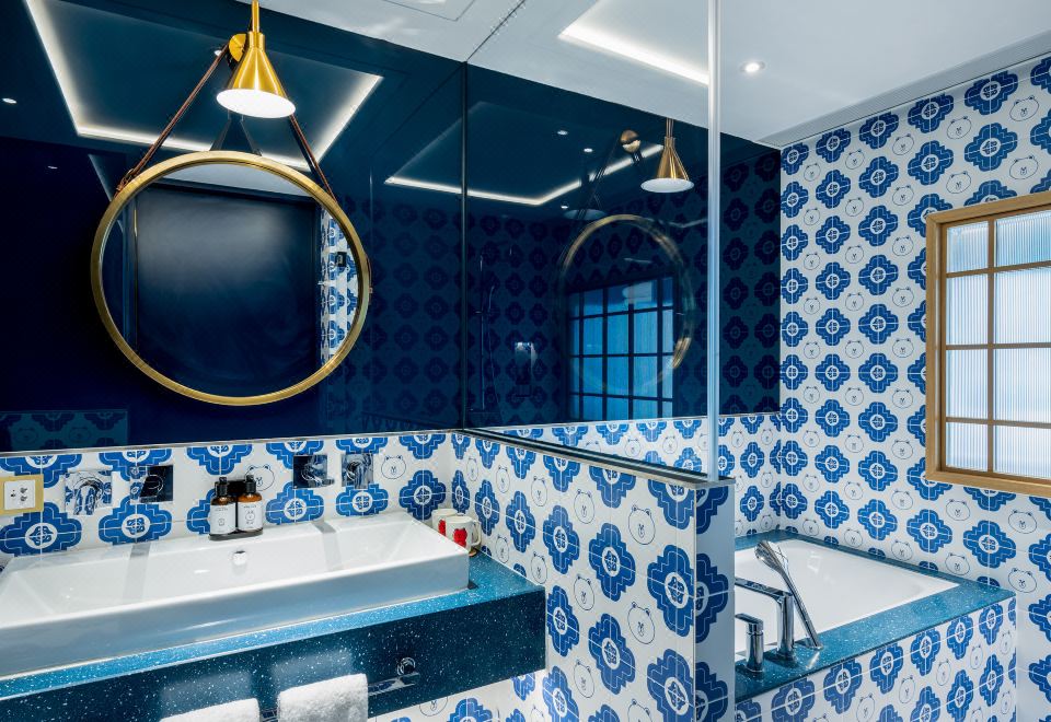 LINE FRIENDS BROWN 高級豪華陽台客房 （雙床）