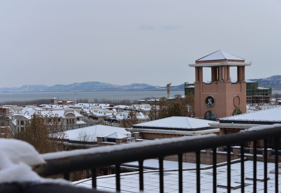 燕山景观大床房（明窗观景+私享浴缸+氛围落地灯）