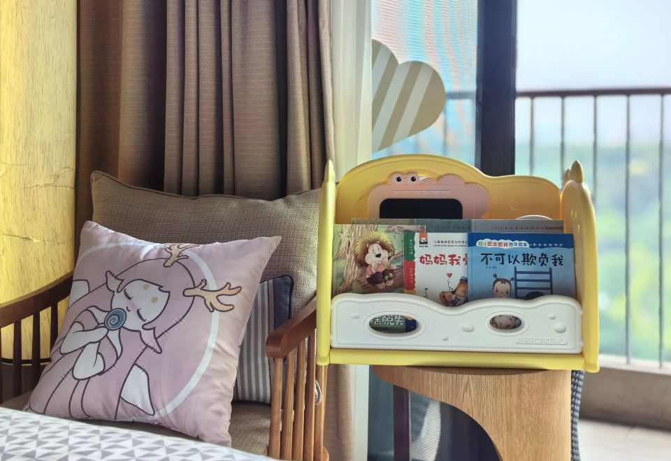 糖果飞屋主题双床房（俏皮鱼嘴+童年木马+绘本）
