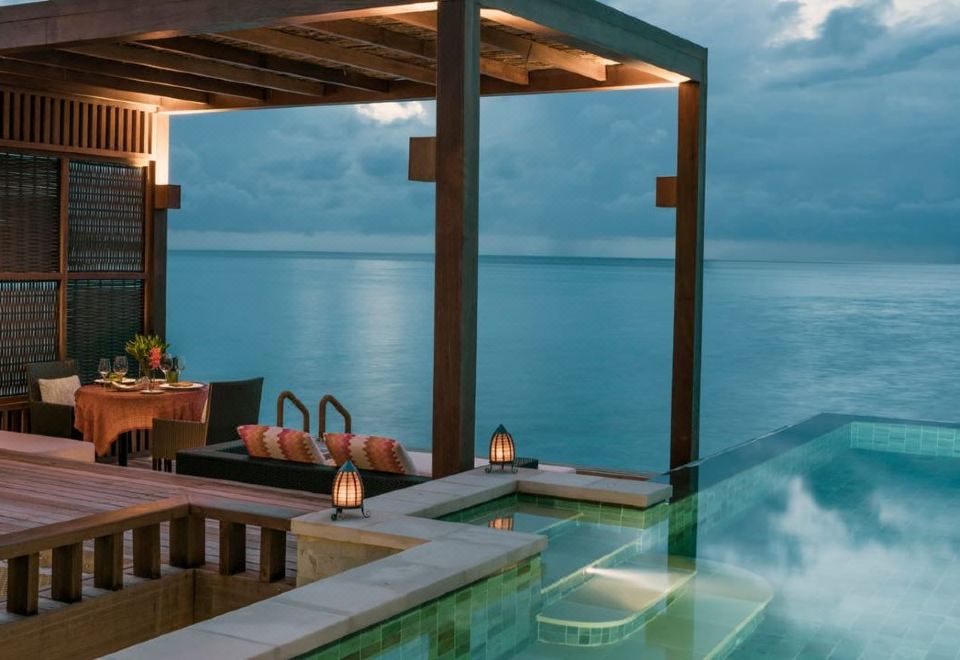 日出水上泳池别墅