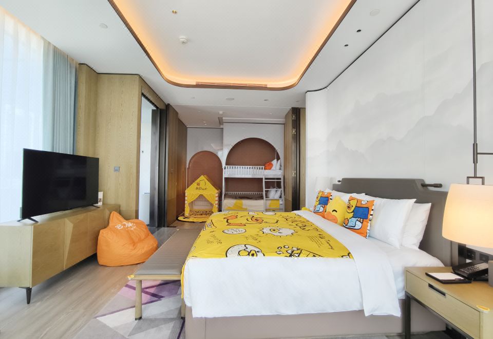 一室一厅|小黄鸭主题家庭房-小童上下铺+游戏区