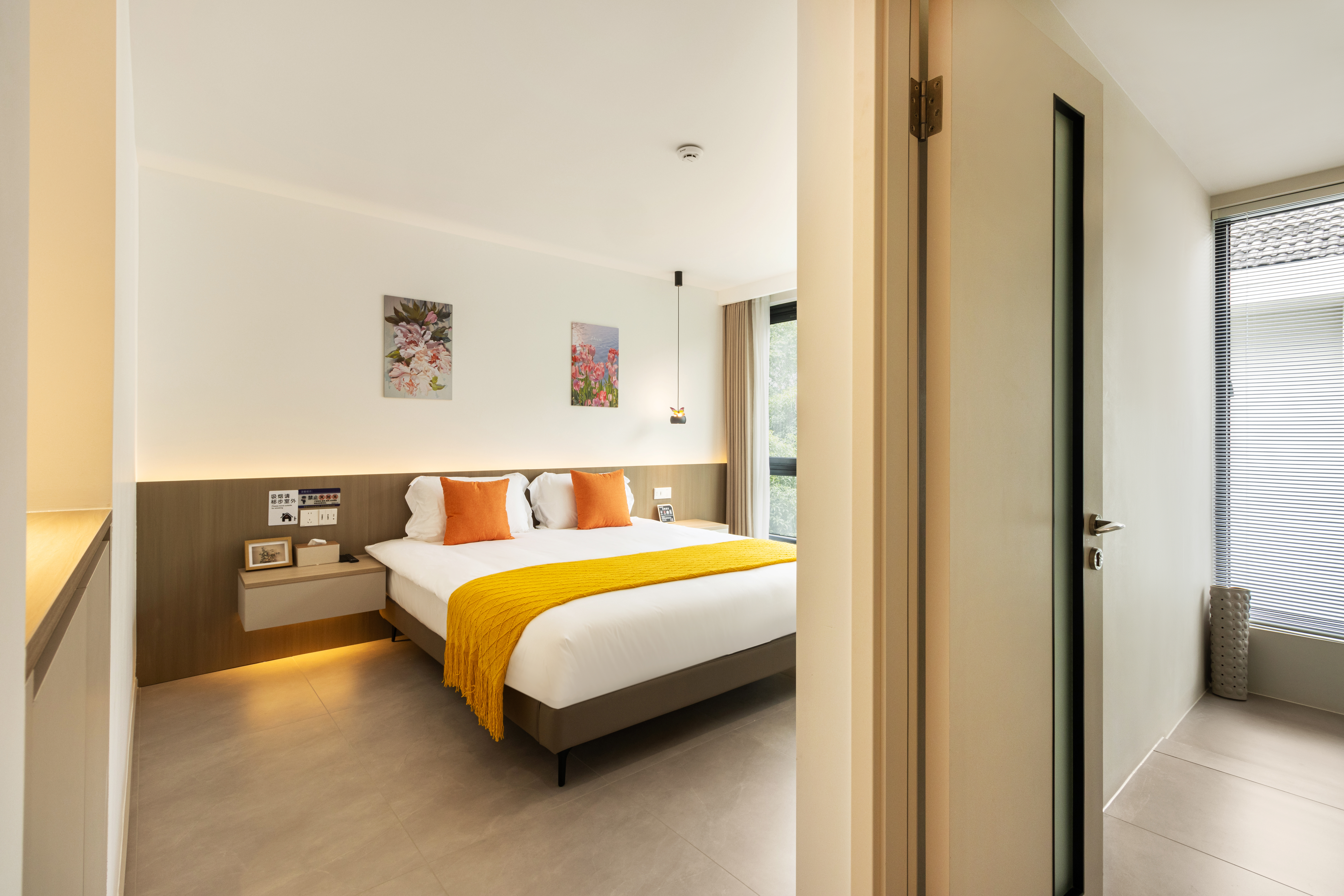 悠然舒适大床房丨中央约克水空调+地暖+可投屏智能电视+休闲座椅+慕思床垫+toto衞浴