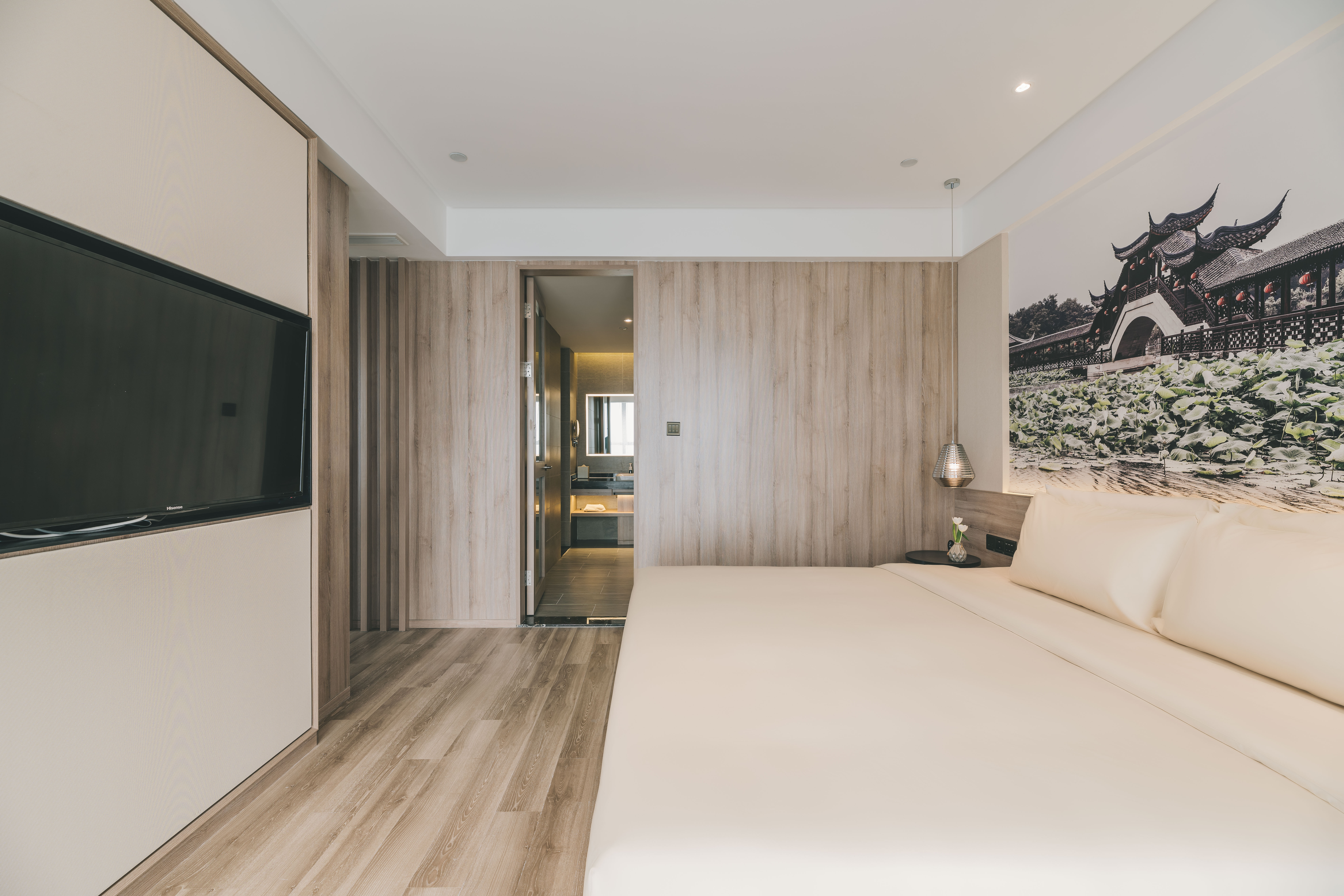 尊贵套房（小冰箱 +浴袍+电视投屏）