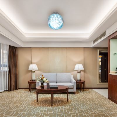 行政套房（大客廳+大浴缸+乾濕分離+柔發吹風） 新都飯店（羅湖口岸店）優惠