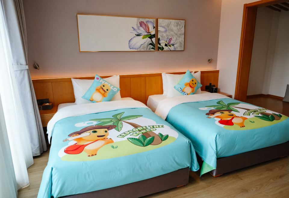 複式雙卧親子別墅（奶龍）|落地窗庭院近景+獨立客廳