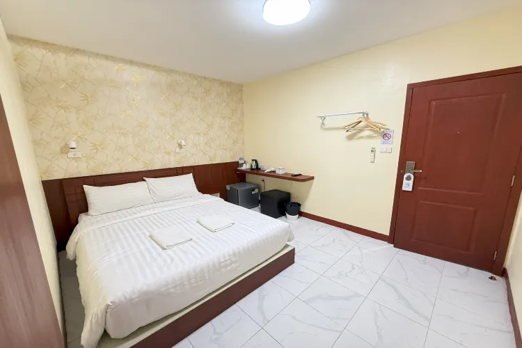 ห้องซูพีเรียร์ เตียงใหญ่ ไม่มีหน้าต่าง