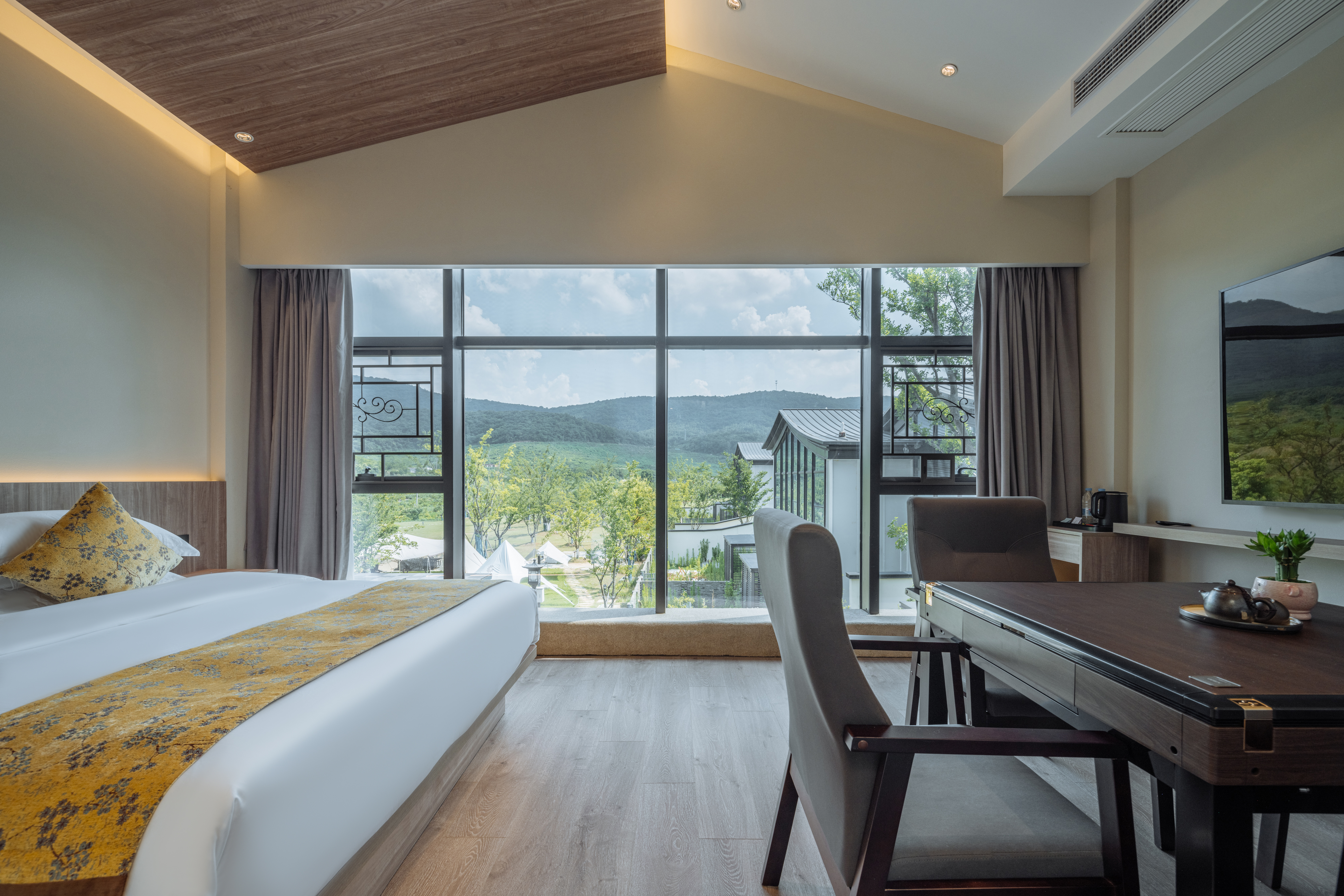 度假别墅包层（远观山景+大草坪+户外帐篷+超大落地窗+品茶+智能客控）