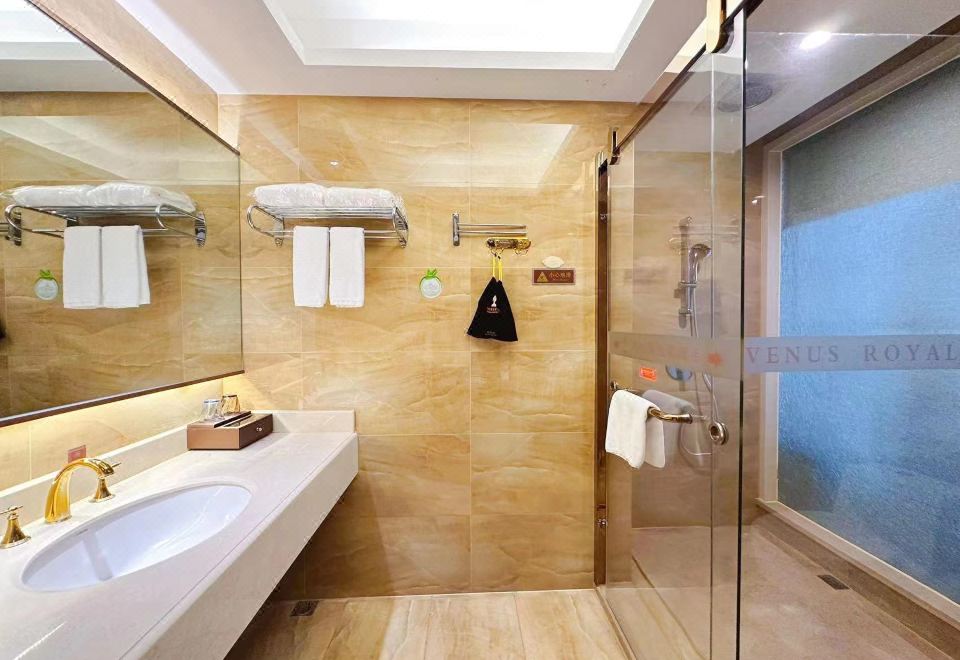 Business Family Double Bed Room (High-Rise Night View Of Yong City + Exclusive Cozy Room + Extra Large Family Bed)