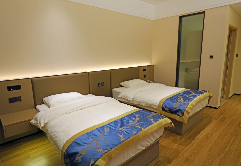 高级双床房（全景大窗+安静舒适）