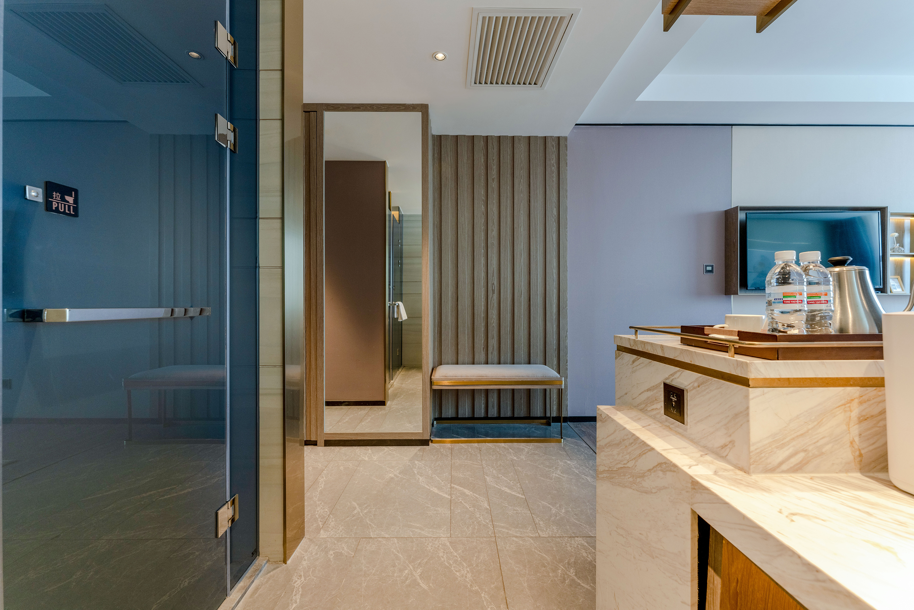 Yi Shi Twin Room (Humidifier + Smart Guest Control + Sky City-View)