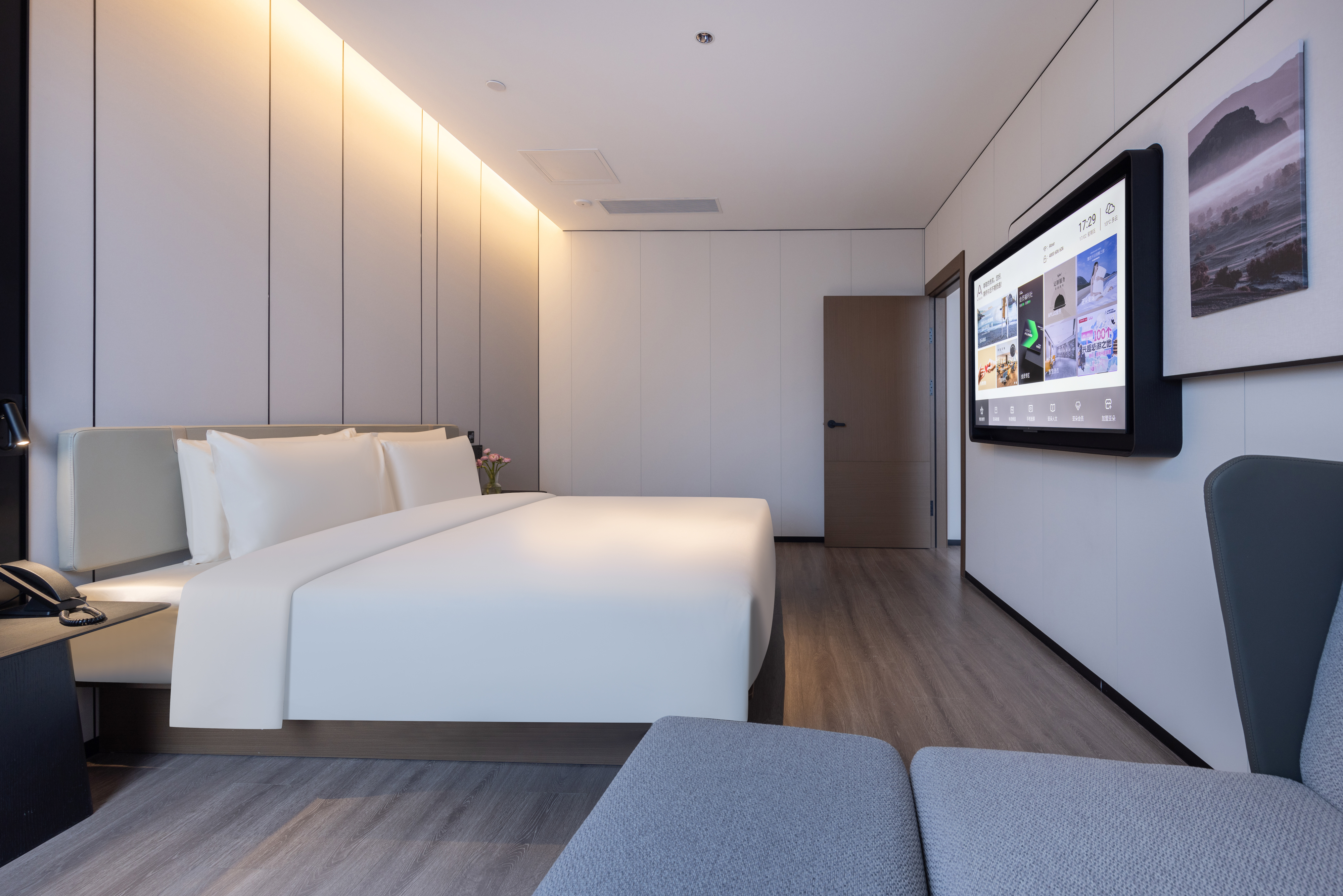 Guangzhou Panyu Chimelong Wanbo centre Atour X Hotel几木套房（投屏电视+小冰箱）