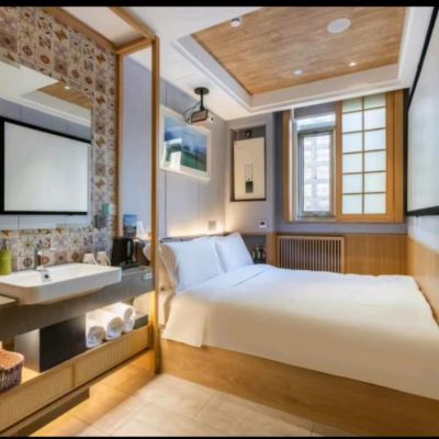 Mini影音大床房-（超大屏幕+可投屏） 秋果飯店（北京東直門雍和宮簋街店）優惠