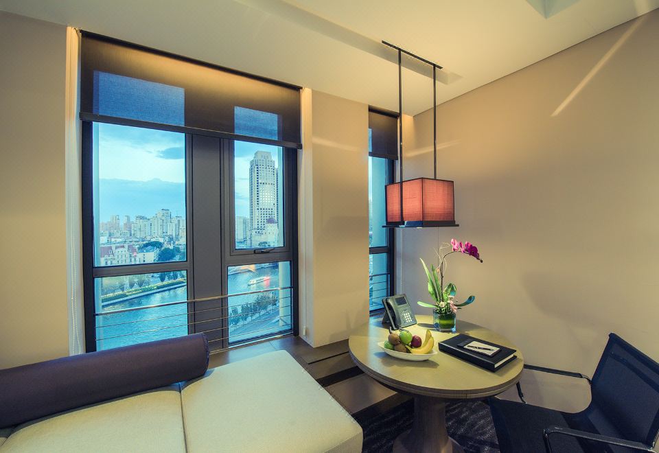 行政河景双床房丨俯瞰海河夜色丨舒适观景贵妃榻