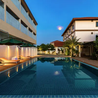 City Garden Hotel Hotels near Vat that Khao