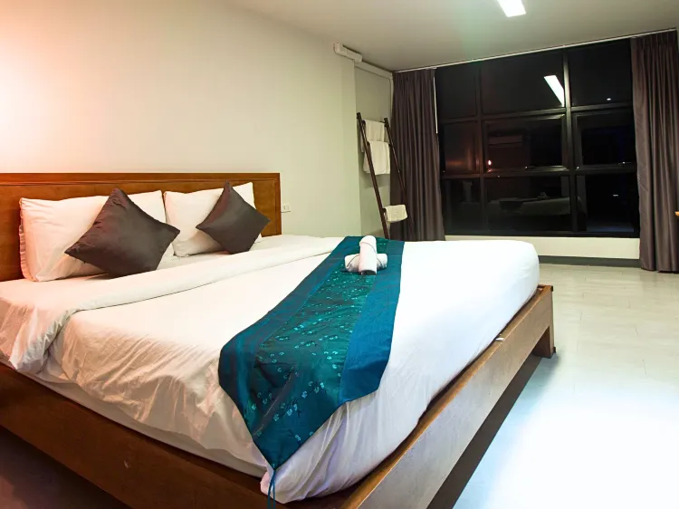 ห้องดีลักซ์ เตียงใหญ่ 1 เตียง