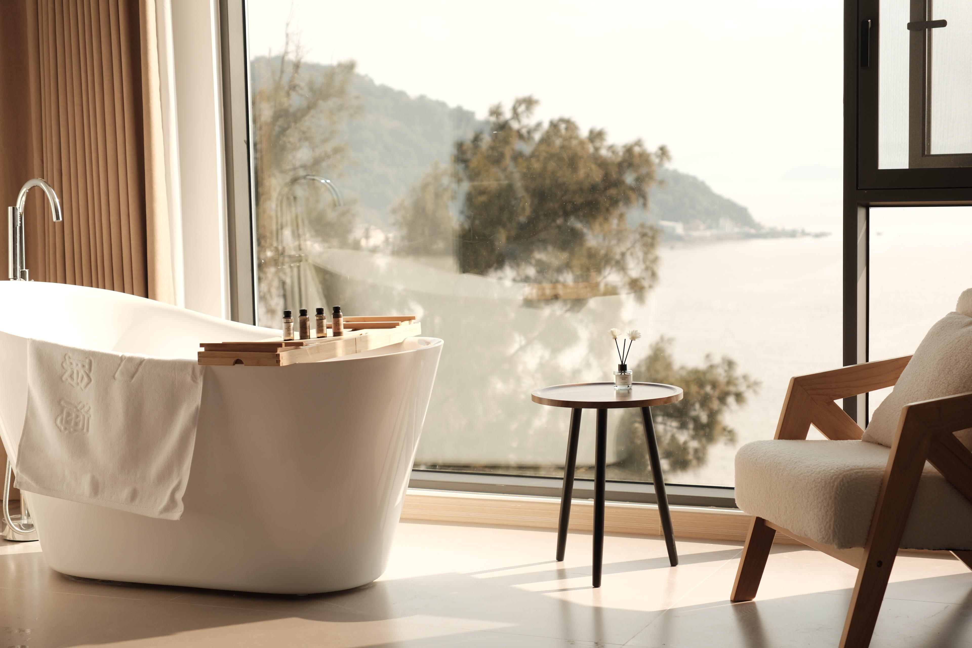 畔海浴缸大床房