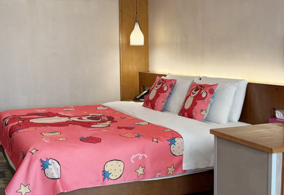 Nice·莓好时光亲子房（草莓熊主题）