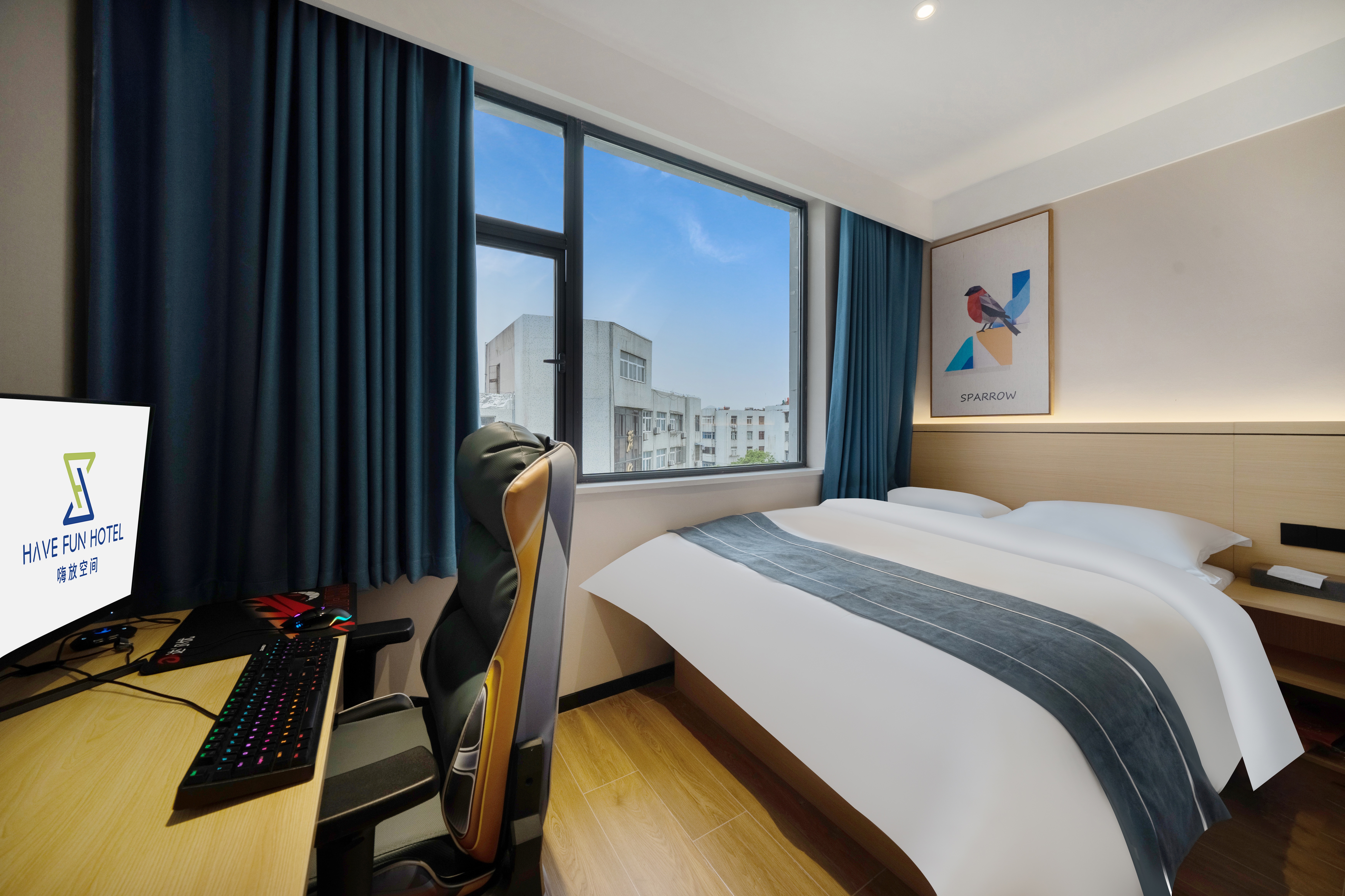 精品电竞大床房（5060ti+三角洲黑鹰+LOL特权加速器）