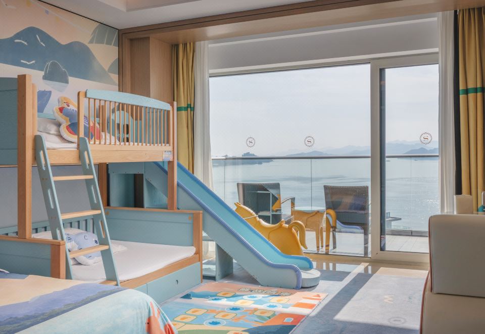 鱼鱼伴我行 · 湖景亲子家庭房