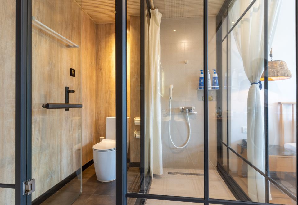 Guangzhou Tunan Live Art HotelMuji Deluxe Projection Double Bed Room (Luxury Audio-Visual With Membership)