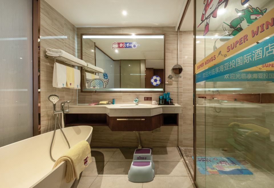 酷芽超级飞侠大床+上下铺海景家庭房