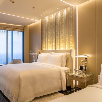 外灘景觀雲上家庭套房 J酒店上海中心優惠