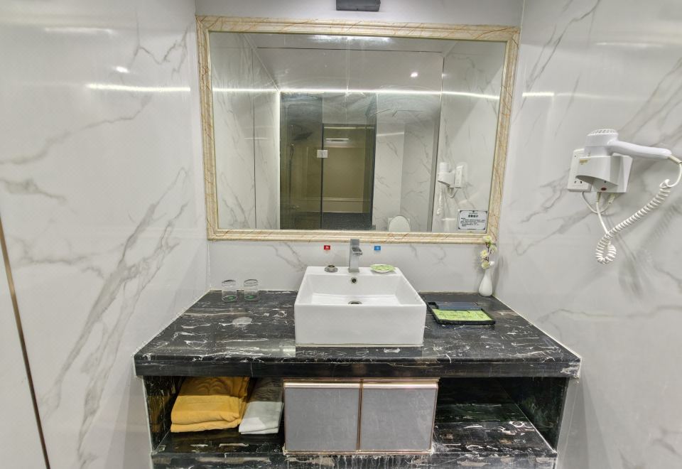 现代风轻奢双床房