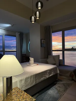 Luxury 1 Bedroom Manila BaySunset Airports Okada Solaire MOA with Parking