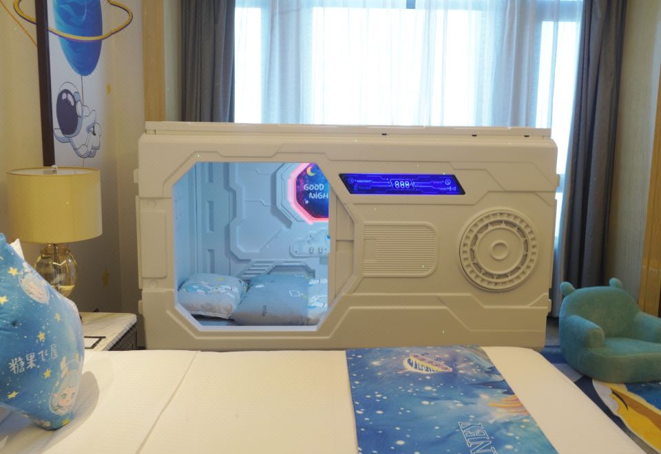 糖果STAR星际主题家庭房（太空舱）