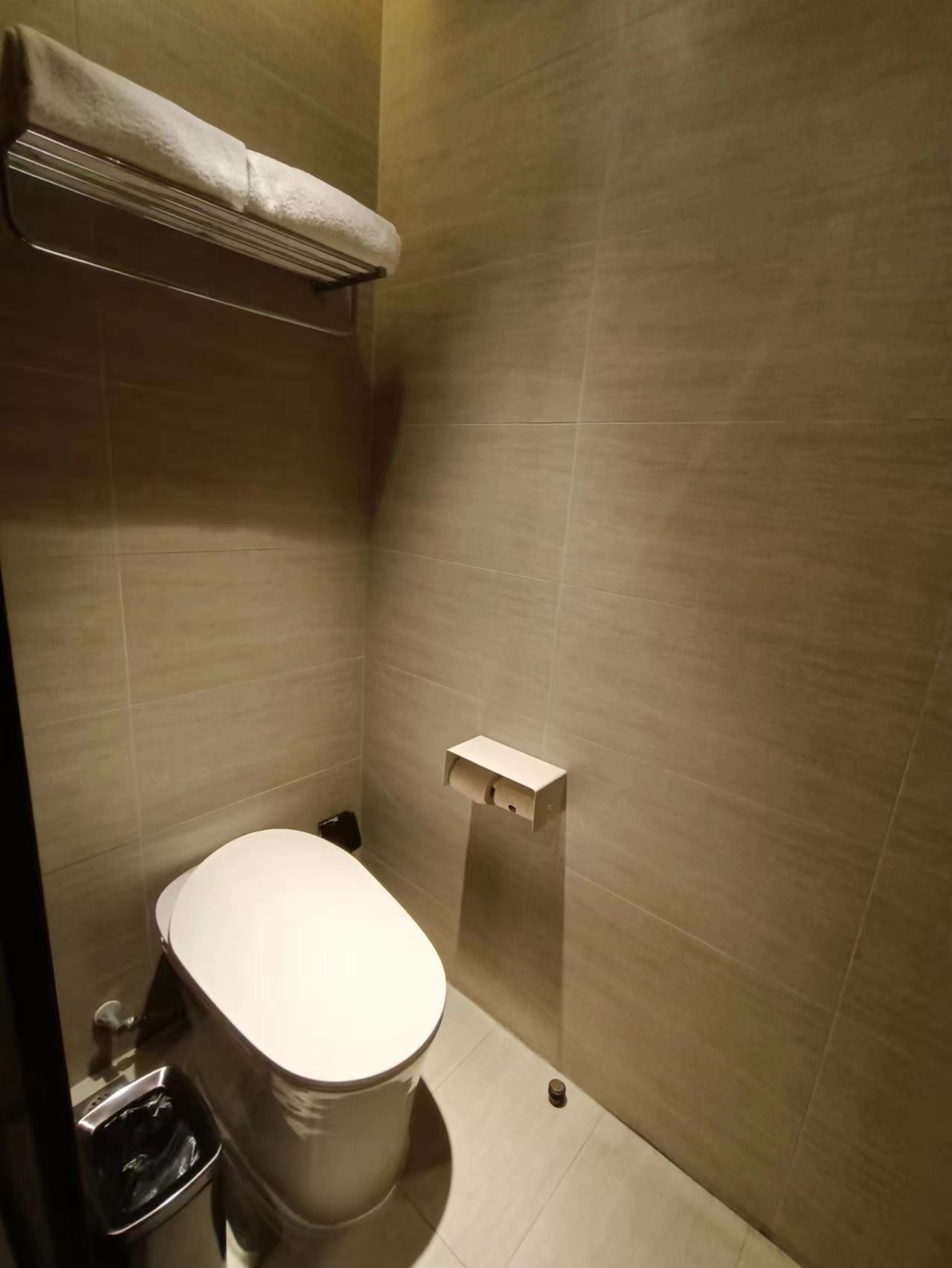 大床房A（无窗）（梦百合床垫+65寸电视可投屏）