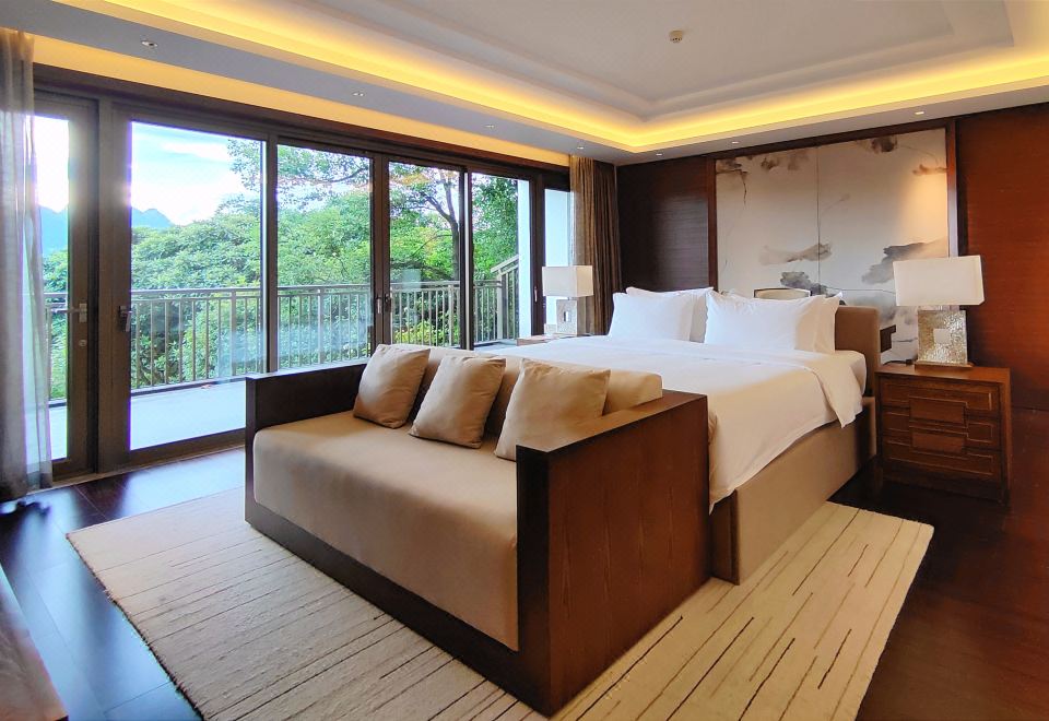 Shanshui Villa HotelRiver-View Grand Deluxe Double Bed Room (Floor-to-Ceiling Balcony)