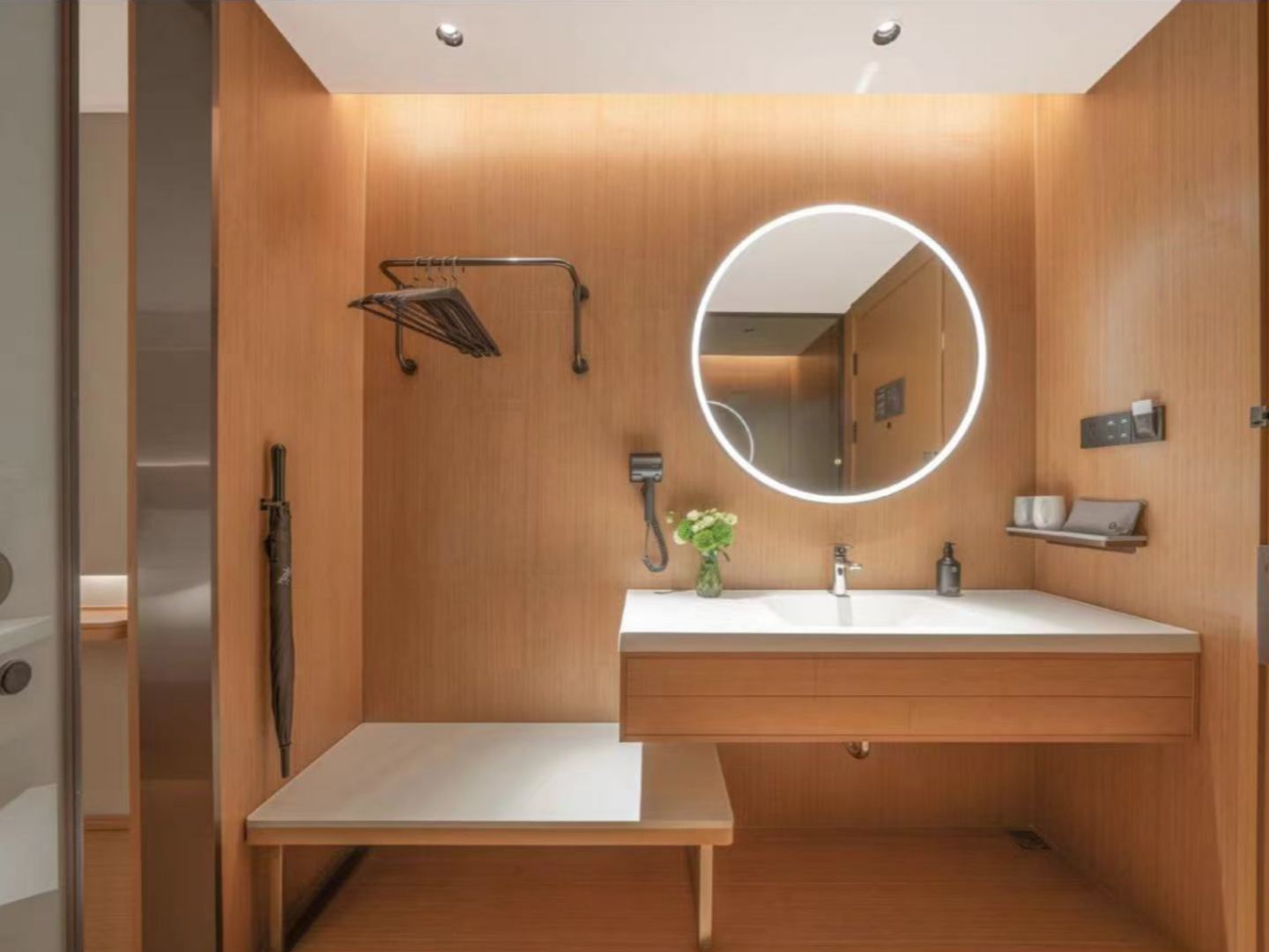 高级大床房（65寸投屏电视+小冰箱+记忆棉床垫）