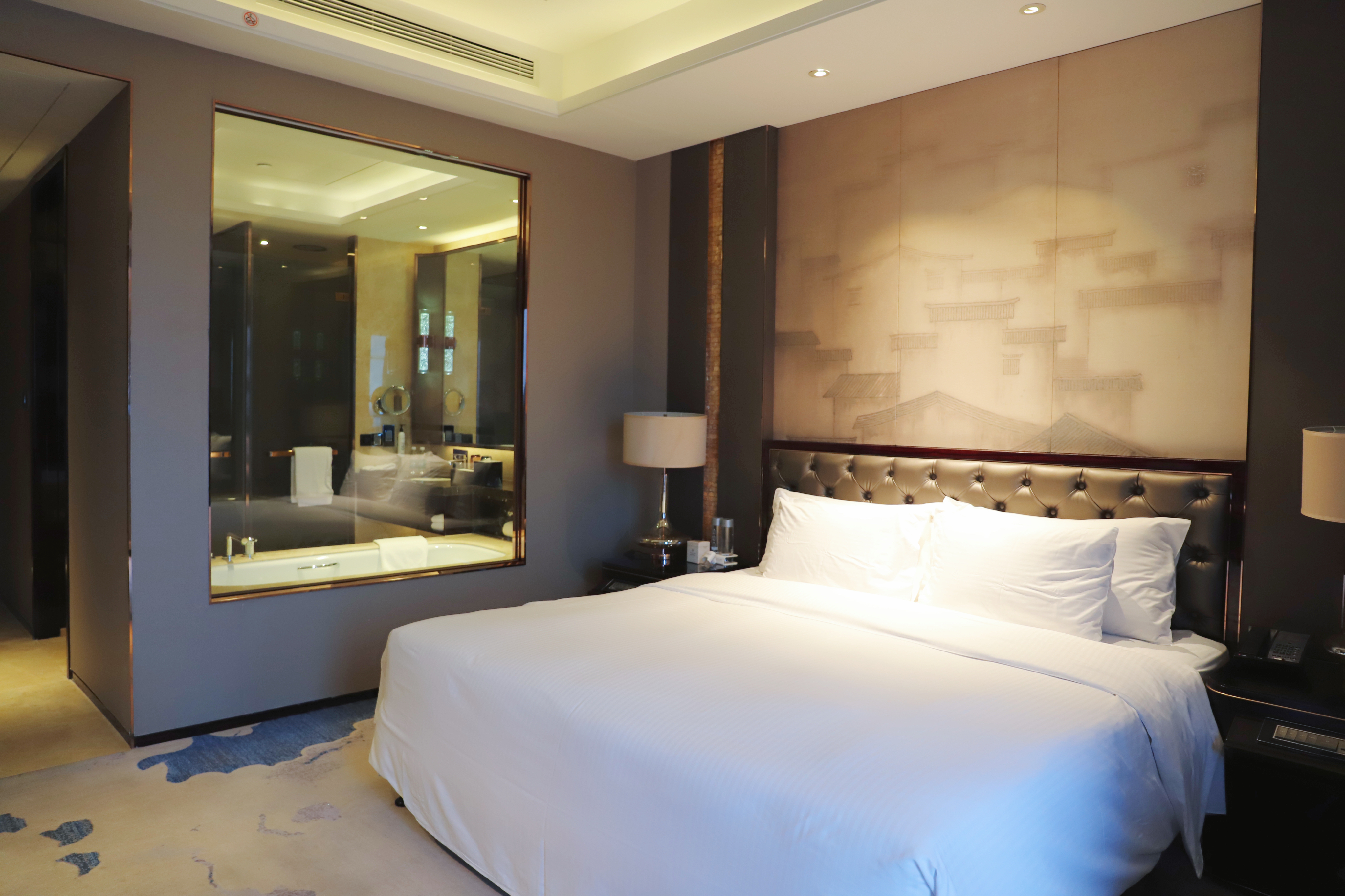 行政豪华大床房+斯林百兰床垫+浴缸+Acca Kappa洗护品