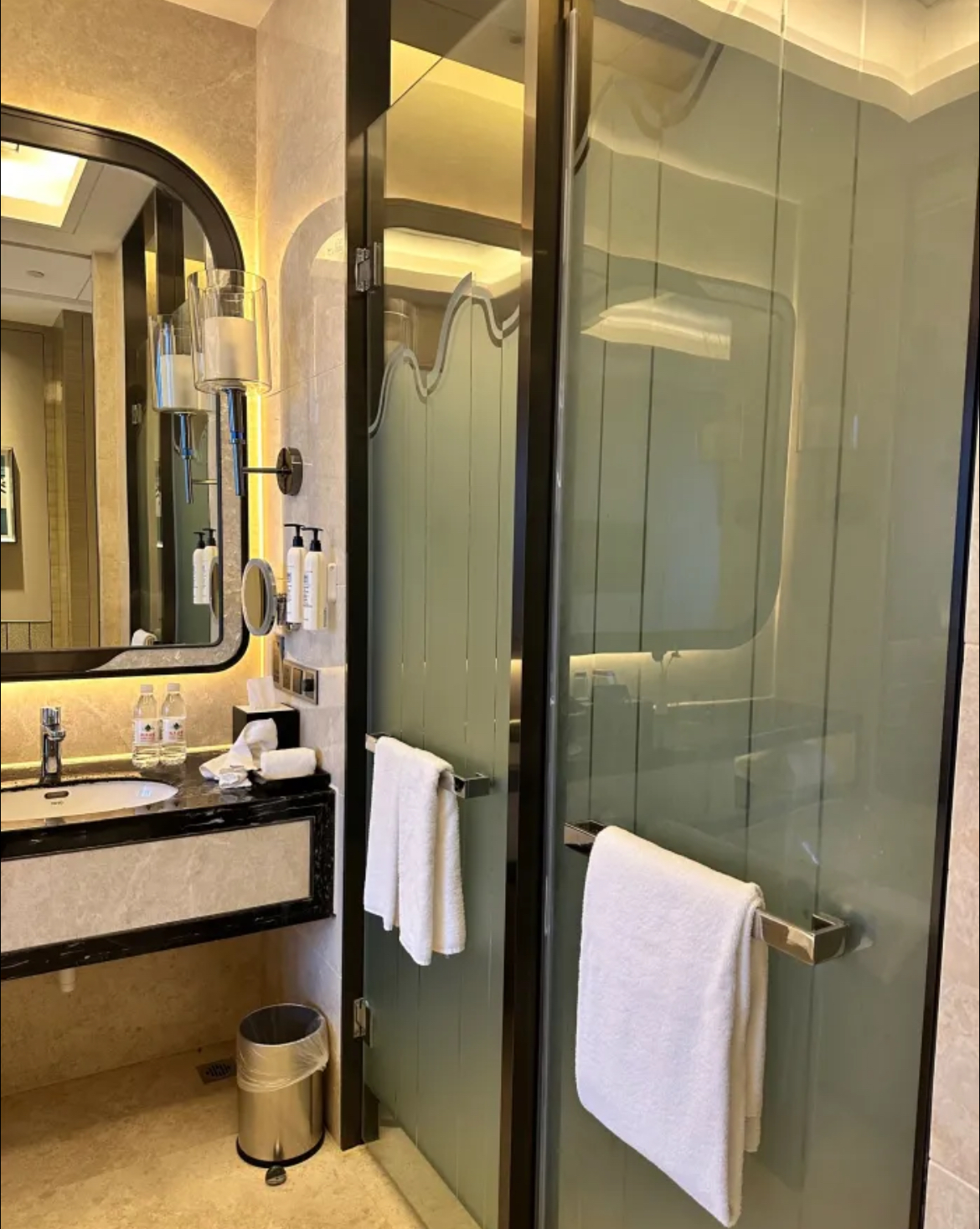 高级豪华大床房（全景落地窗+Acca Kappa洗护）