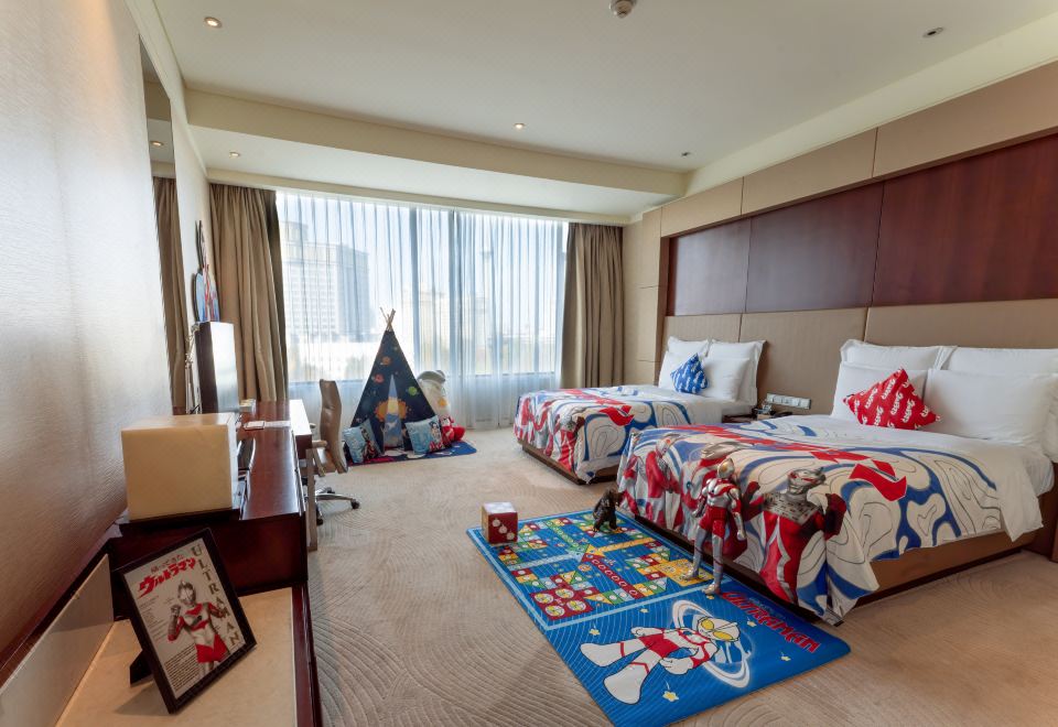 Renaissance Tianjin Lakeview HotelUltraman Themed Family Twin Room With Lake View