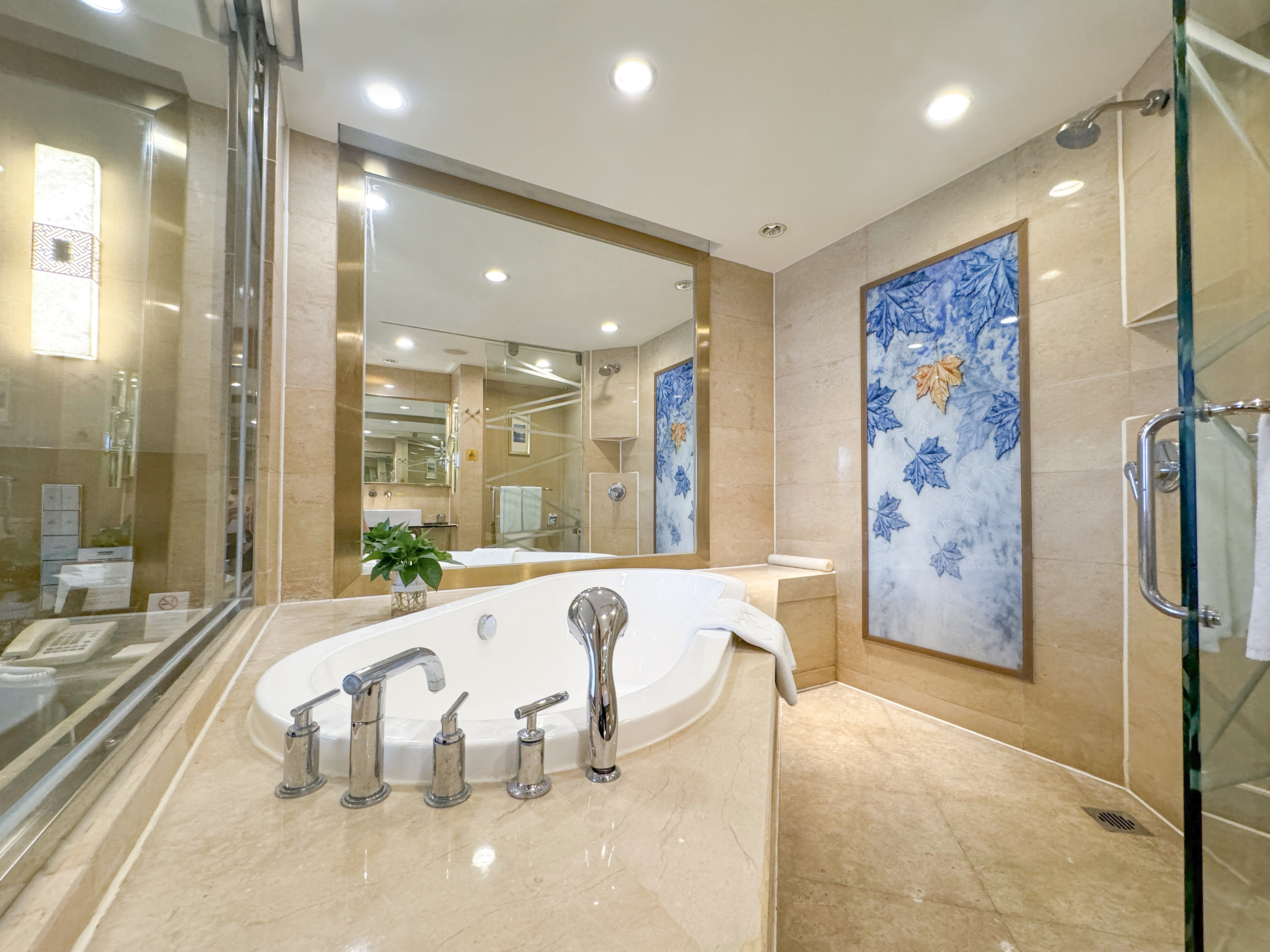 臻享·超大豪華大床間（舒闊空間,德國GROHE花灑）