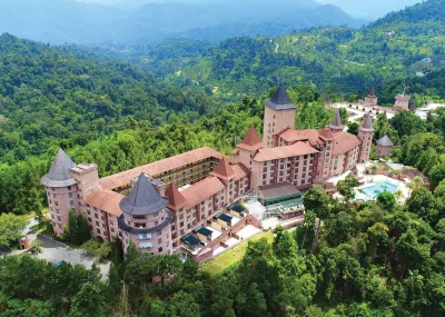 The Chateau Spa & Wellness Resort Ξενοδοχεία στην πόλη 