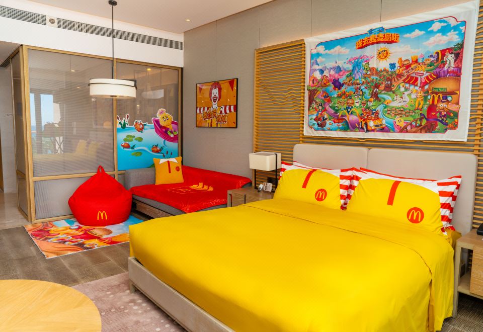 麥當勞主題至尊海景大床房