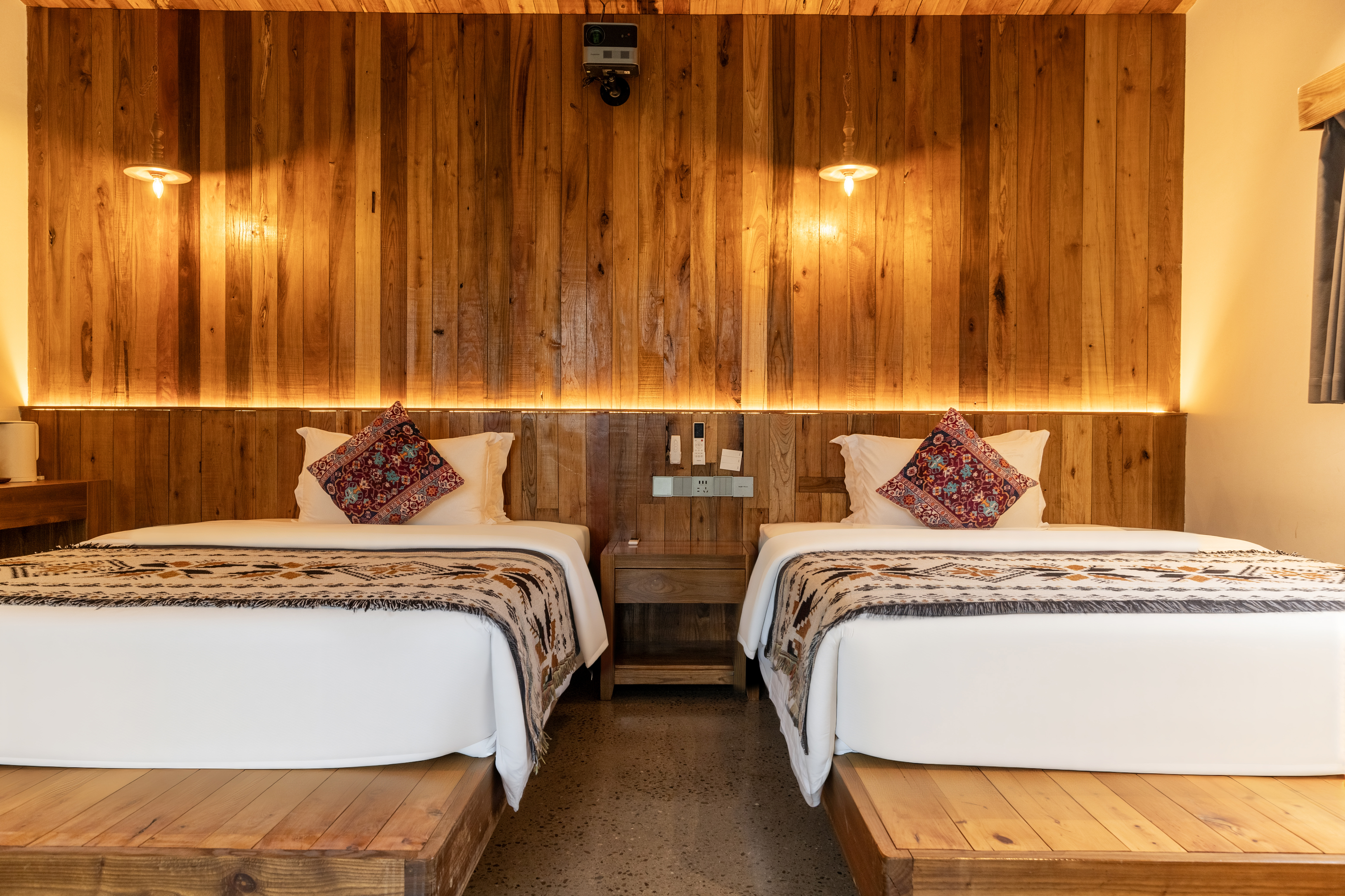 雨涛丨临水野溪河畔双床房「听流水白噪音＋藤编吊椅」