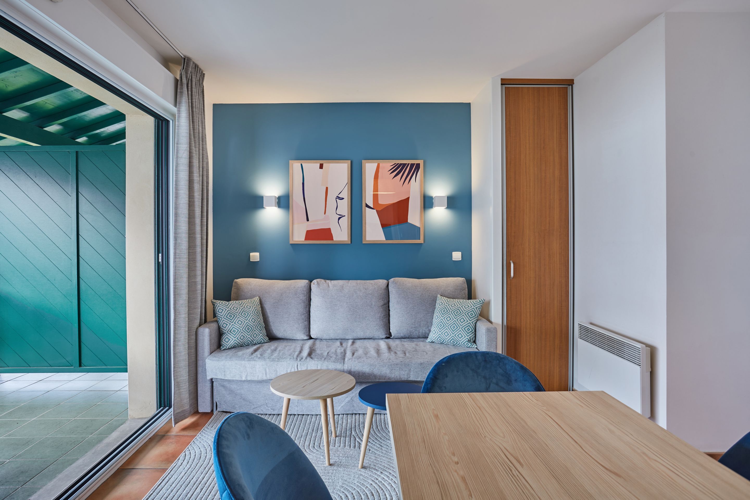 三人房 六名客人